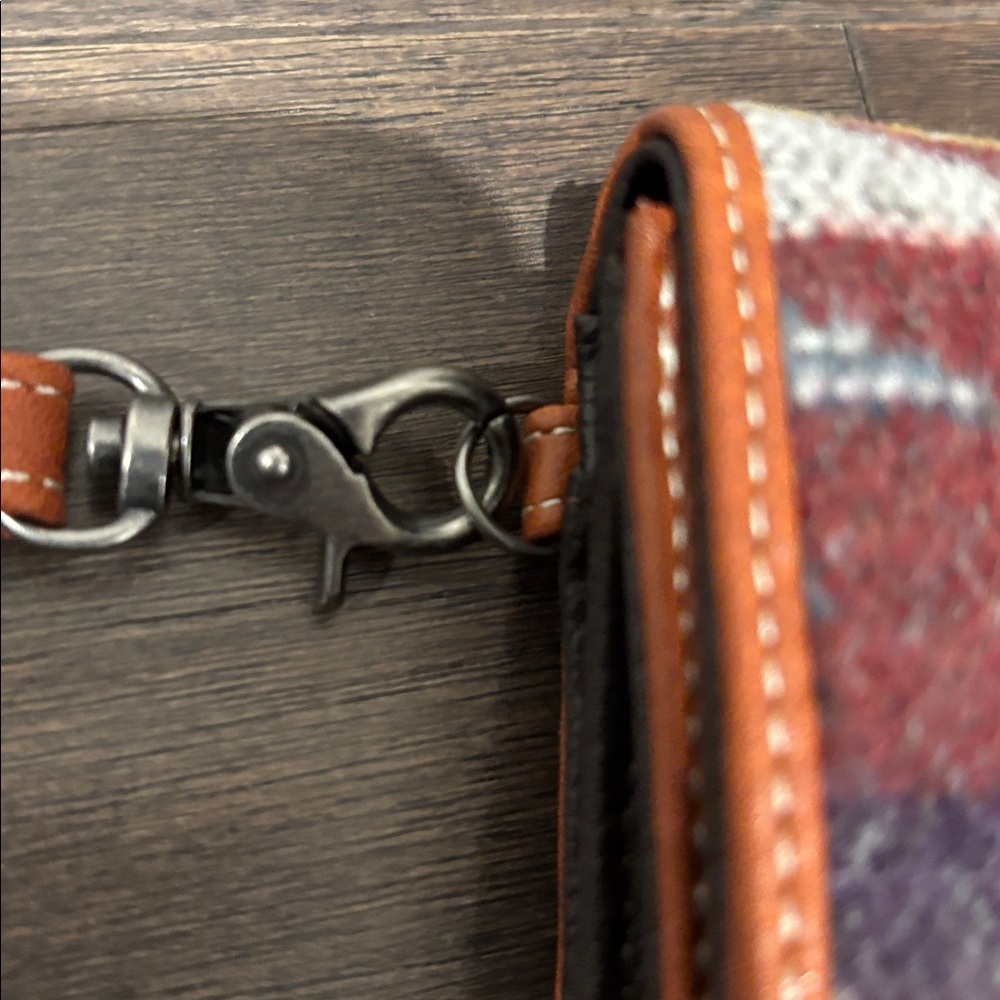 Nocona Embossed Leather Cross Birdie Style Wristlet Southwest Print tri-fold - Picture 16 of 16